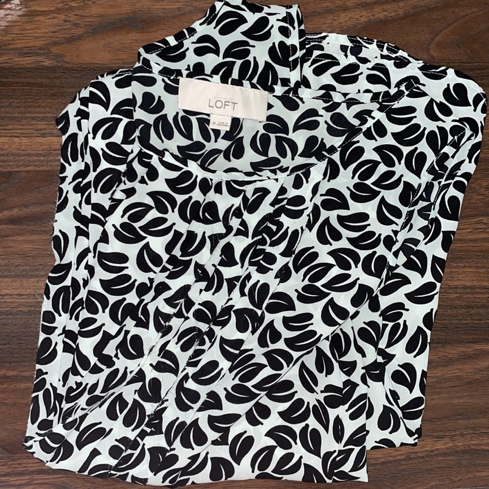 Ann Taylor LOFT Leaf Print Business Top - Picture 2 of 7